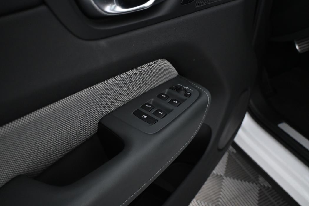 VOLVO XC60 2022