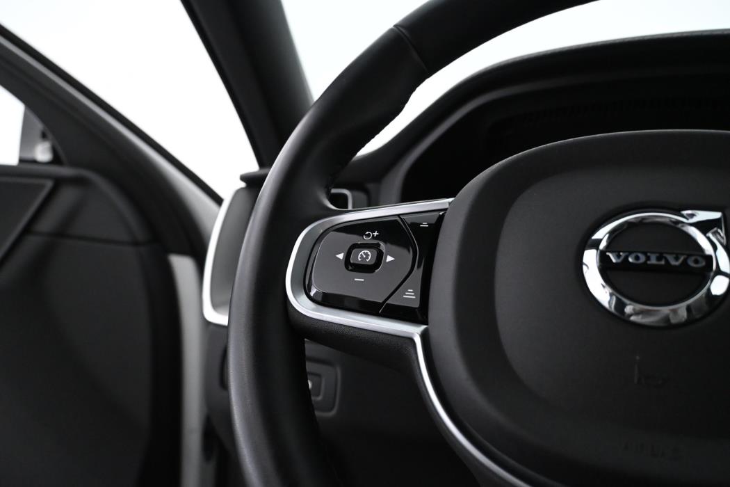 VOLVO XC60 2022