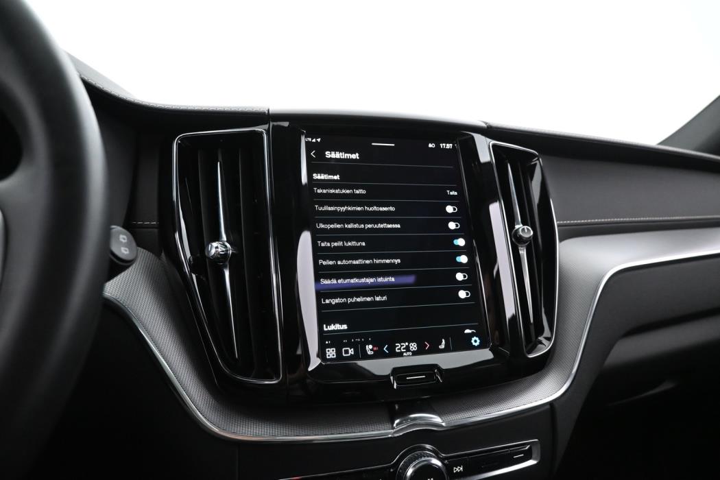 VOLVO XC60 2022