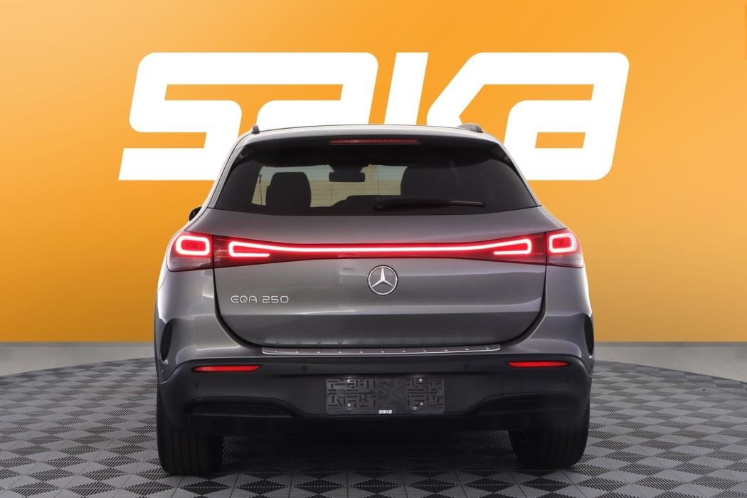 MERCEDES-BENZ EQA 2021