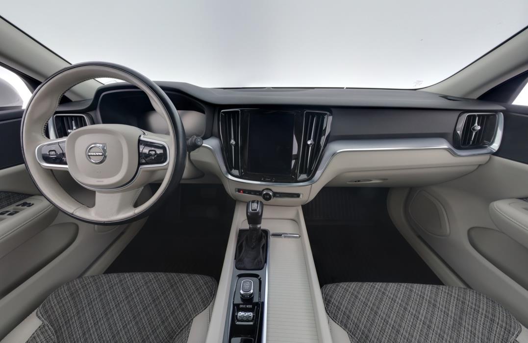 VOLVO V60 2020