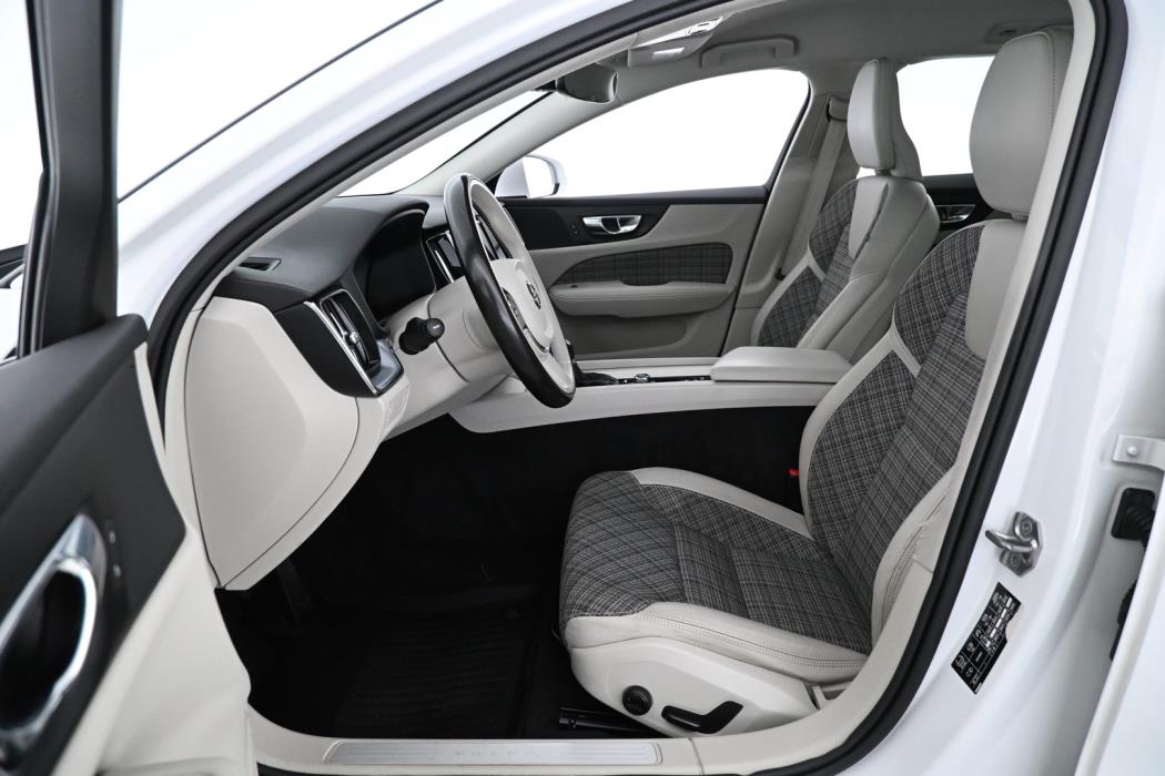 VOLVO V60 2020