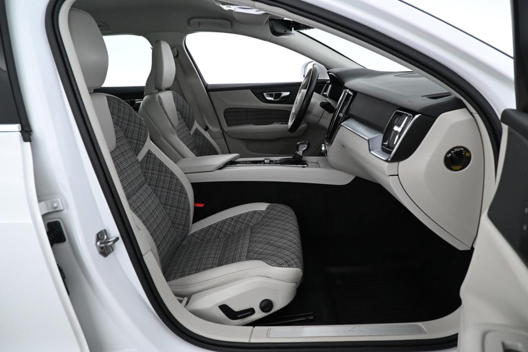 VOLVO V60 2020