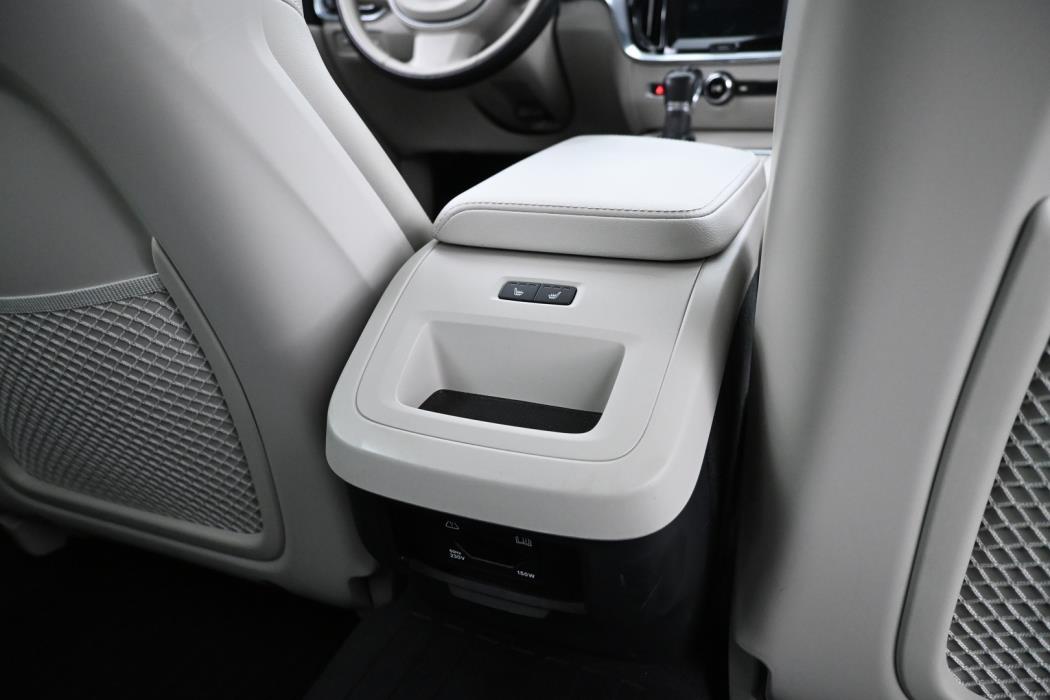 VOLVO V60 2020