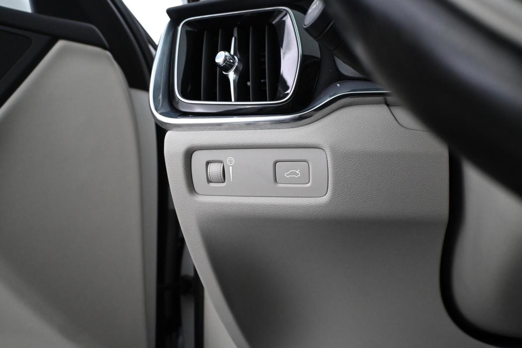 VOLVO V60 2020