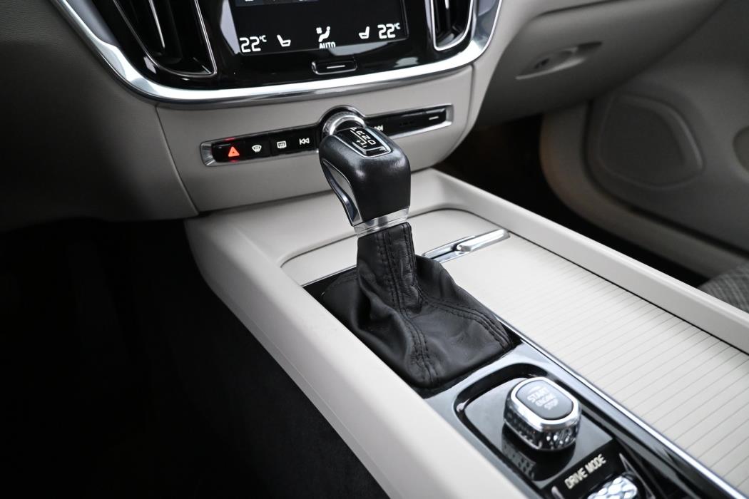 VOLVO V60 2020