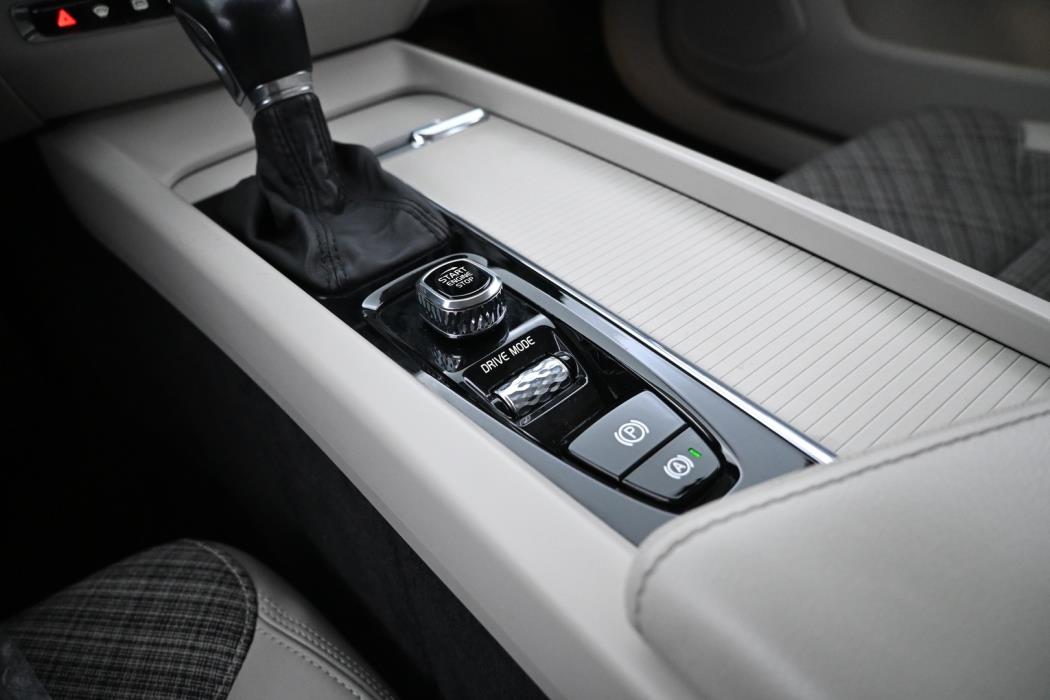 VOLVO V60 2020