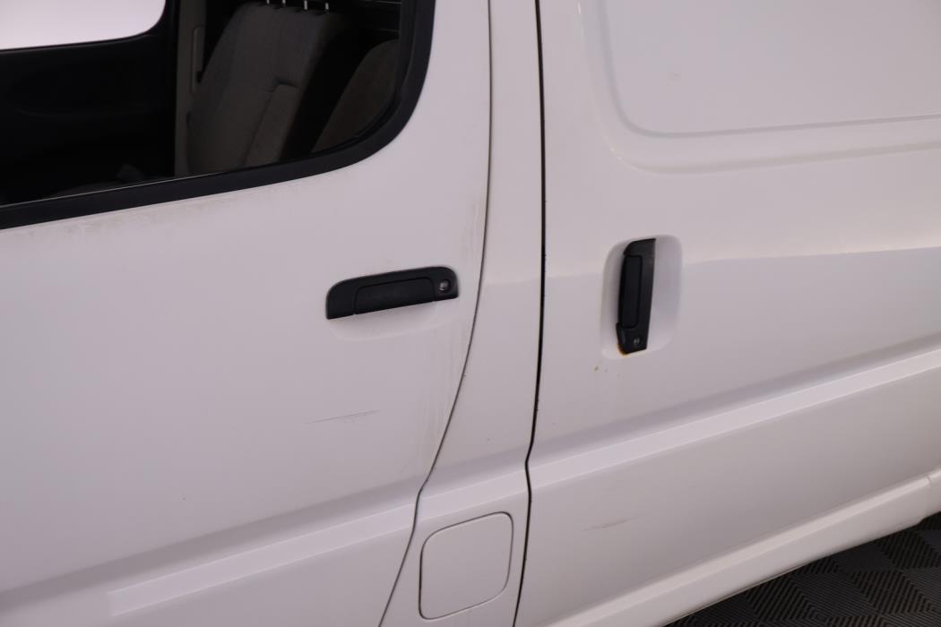 TOYOTA Hiace 2005