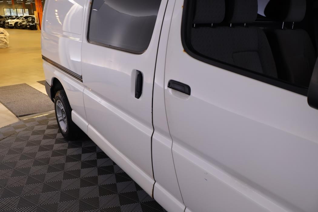TOYOTA Hiace 2005