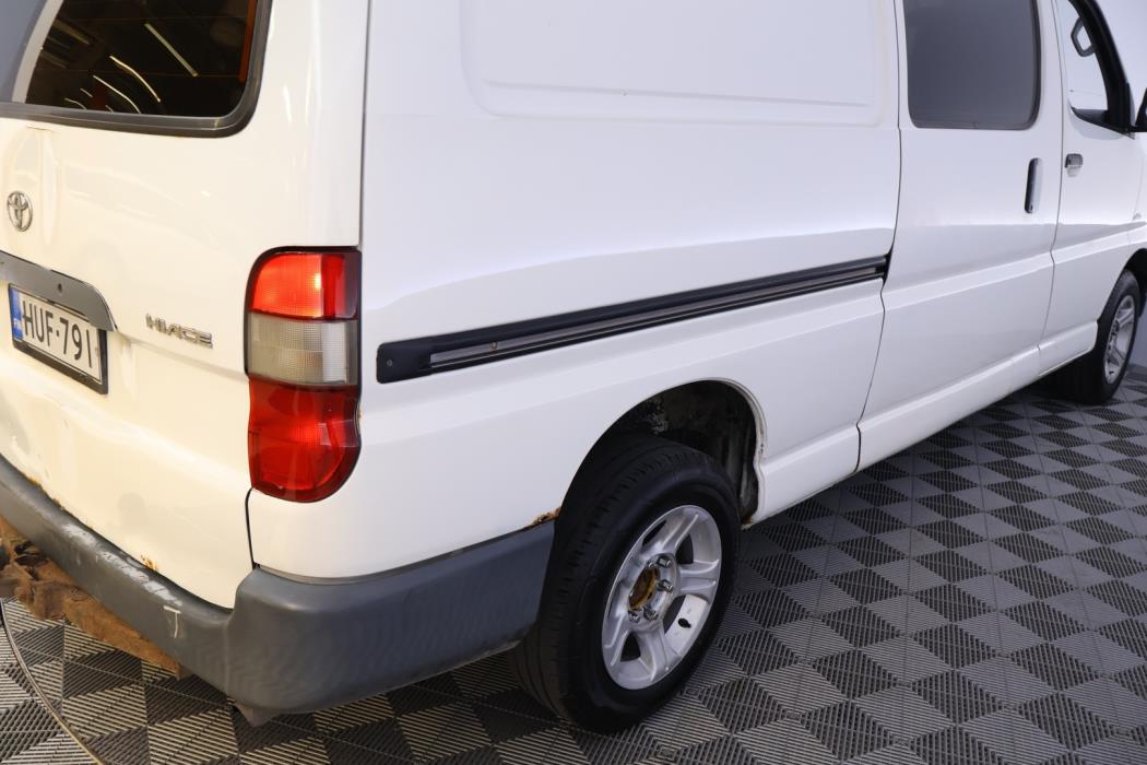 TOYOTA Hiace 2005