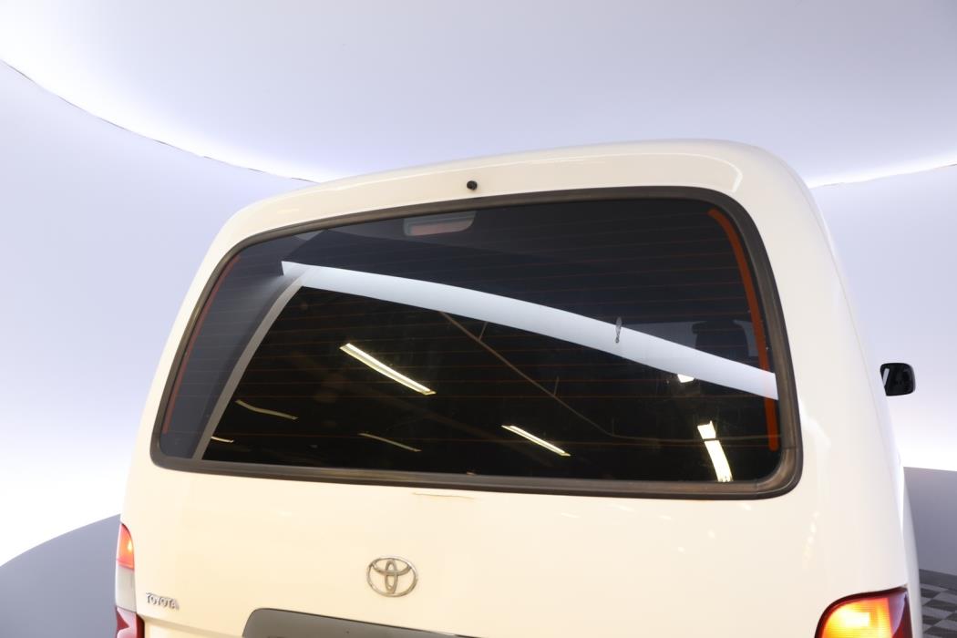 TOYOTA Hiace 2005