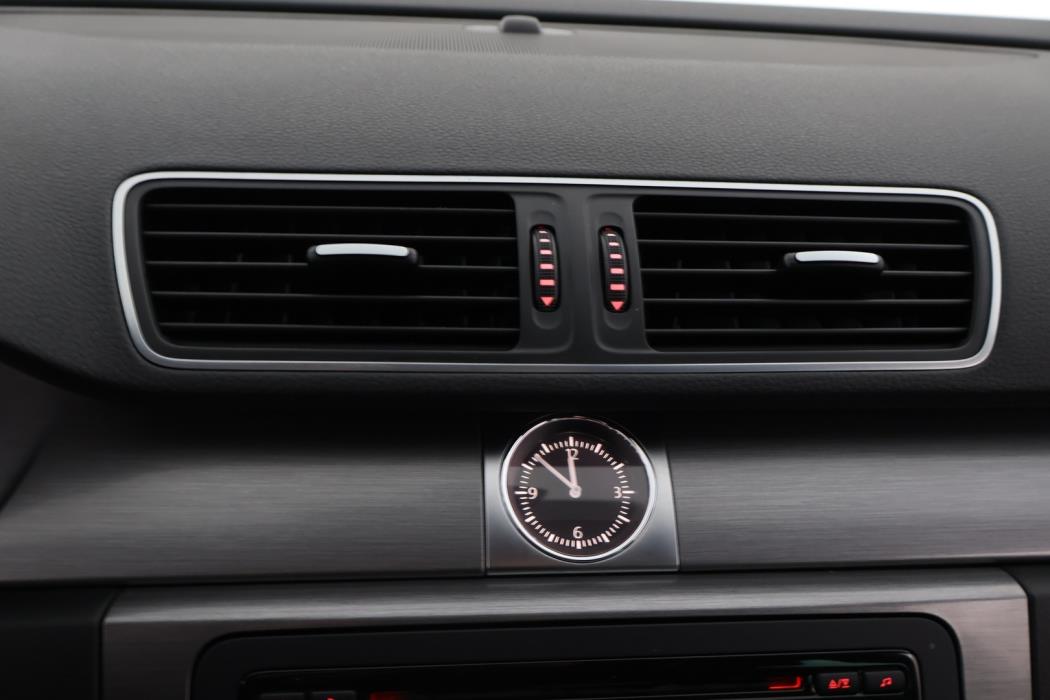 VOLKSWAGEN Passat 2014