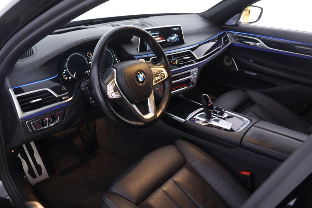 BMW 740 2017