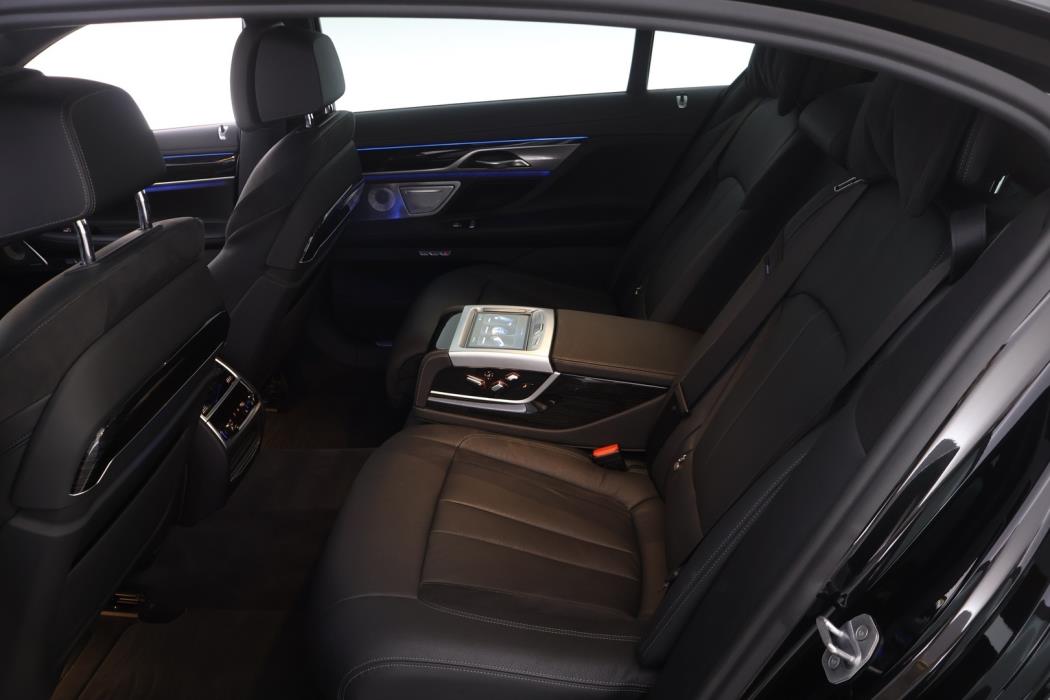 BMW 740 2017