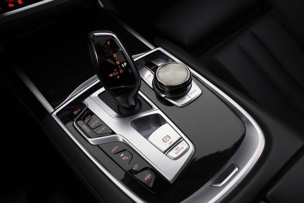 BMW 740 2017