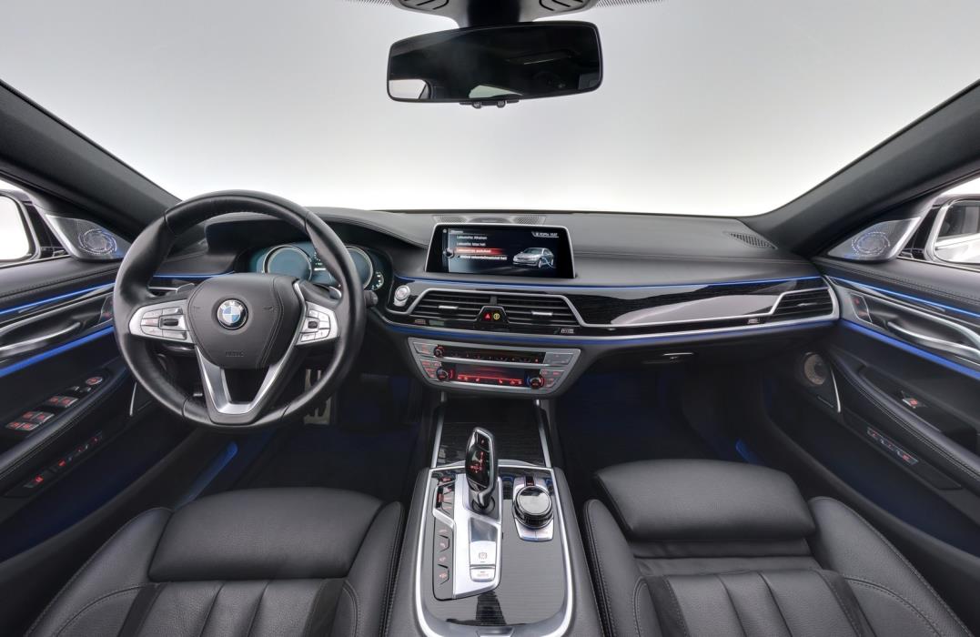 BMW 740 2017