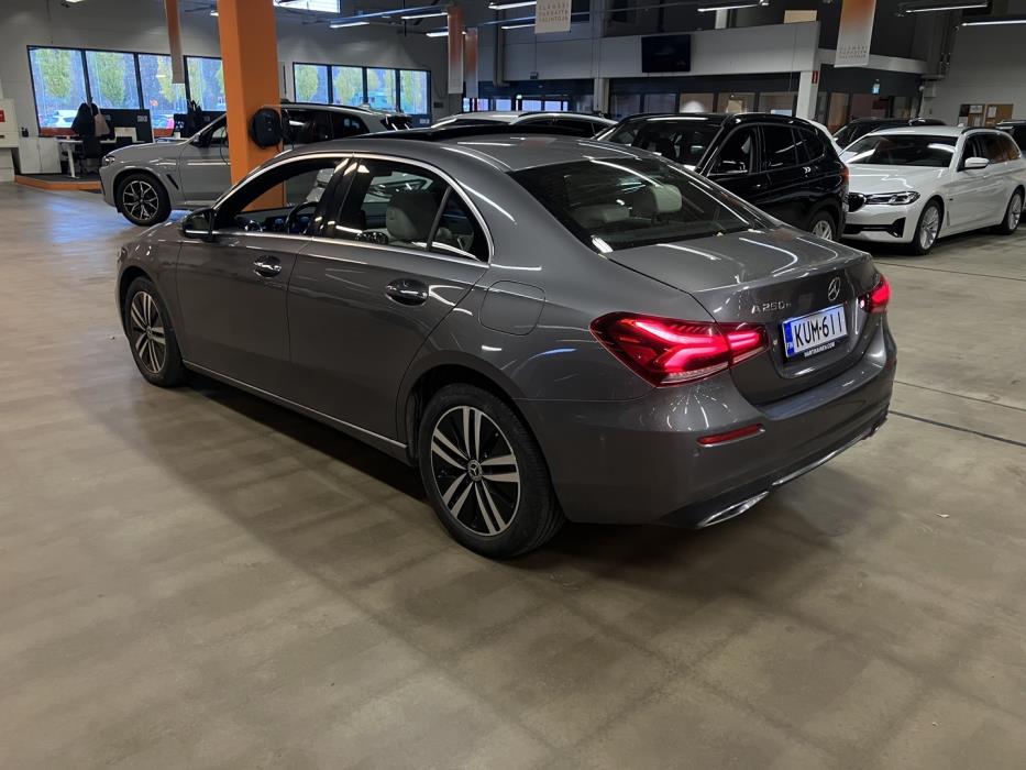 MERCEDES-BENZ A 2022