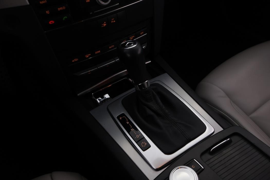 MERCEDES-BENZ E 2010