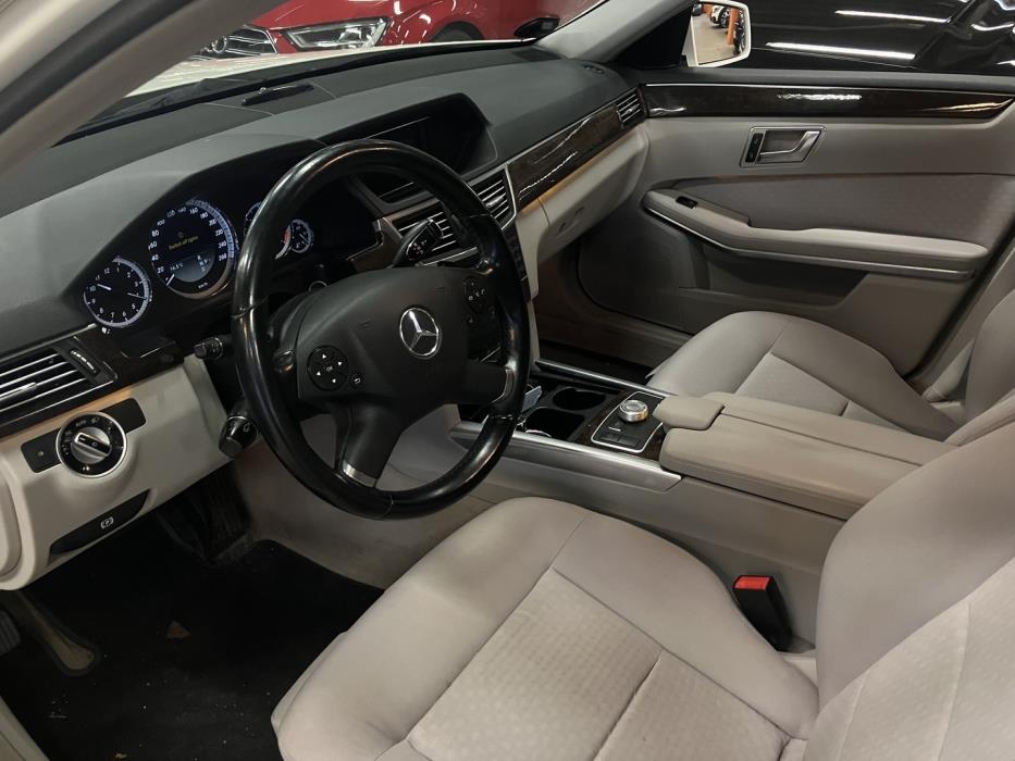 MERCEDES-BENZ E 2012