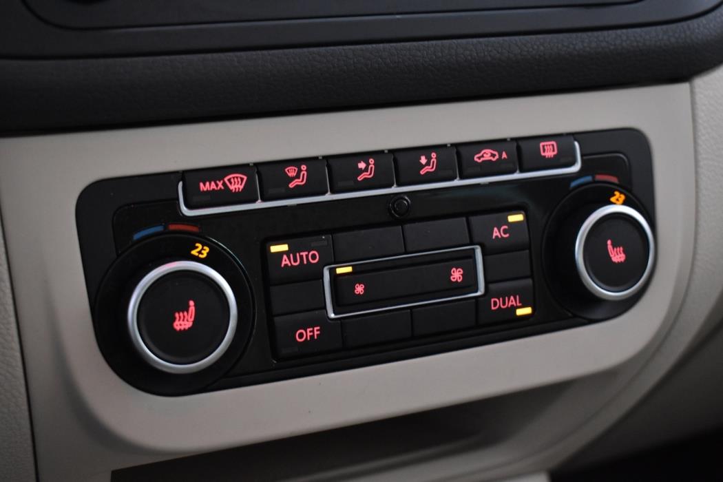 VOLKSWAGEN Golf Plus 2012