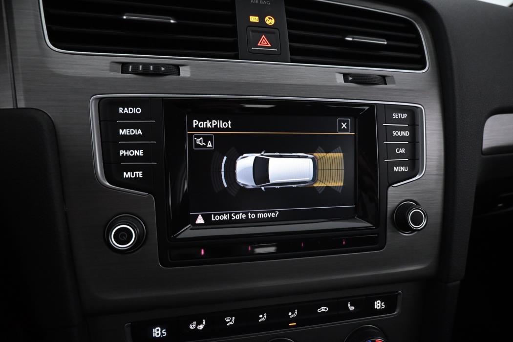 VOLKSWAGEN Golf 2015