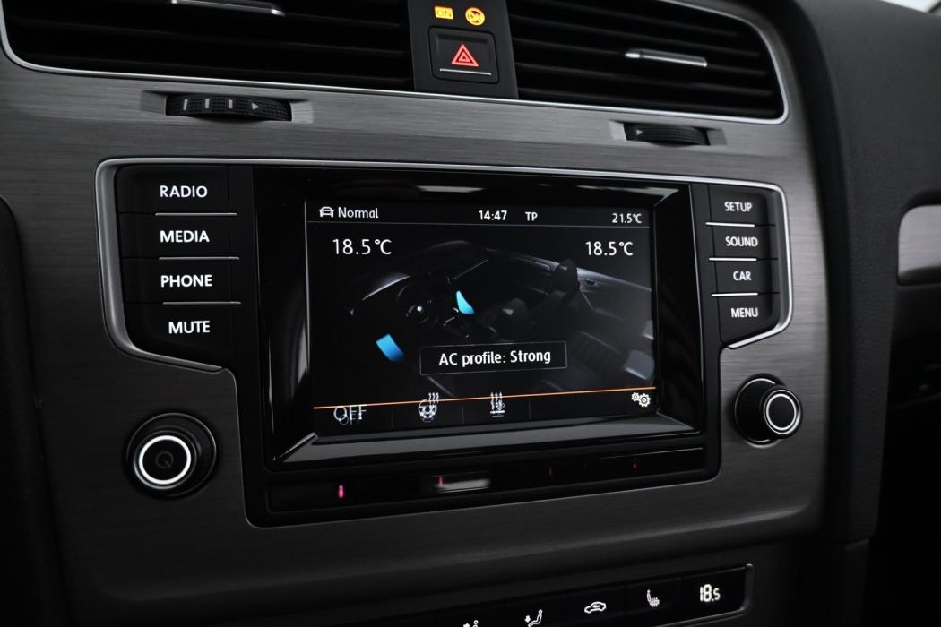 VOLKSWAGEN Golf 2015