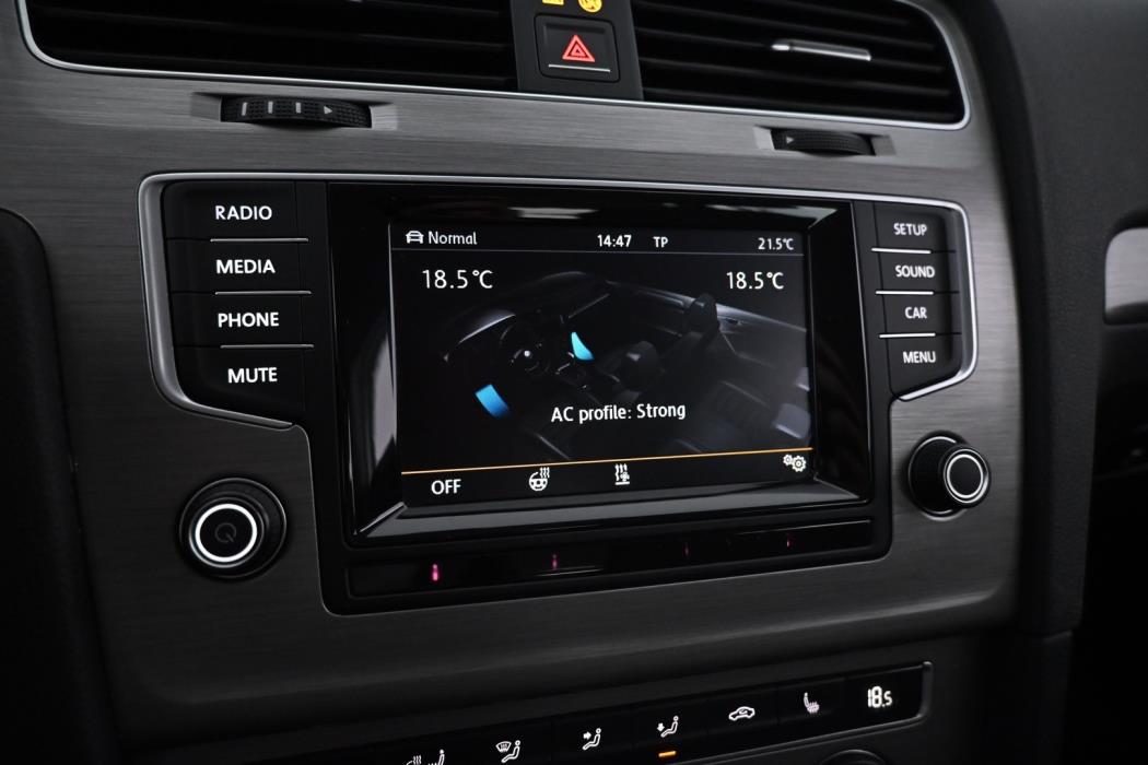 VOLKSWAGEN Golf 2015