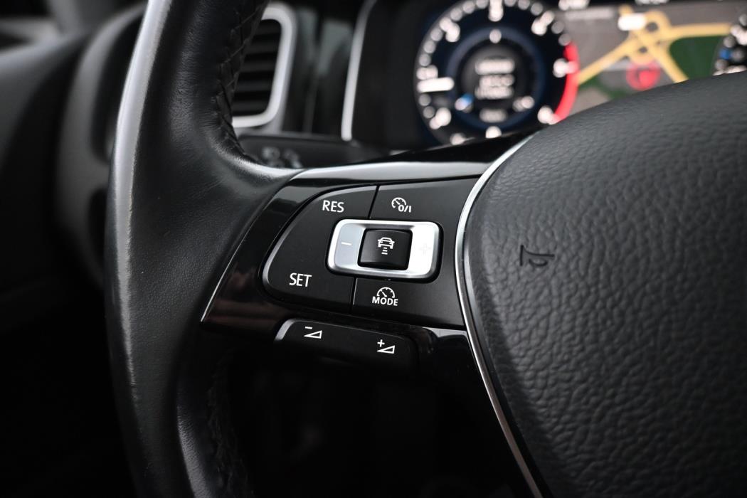 VOLKSWAGEN Golf 2018