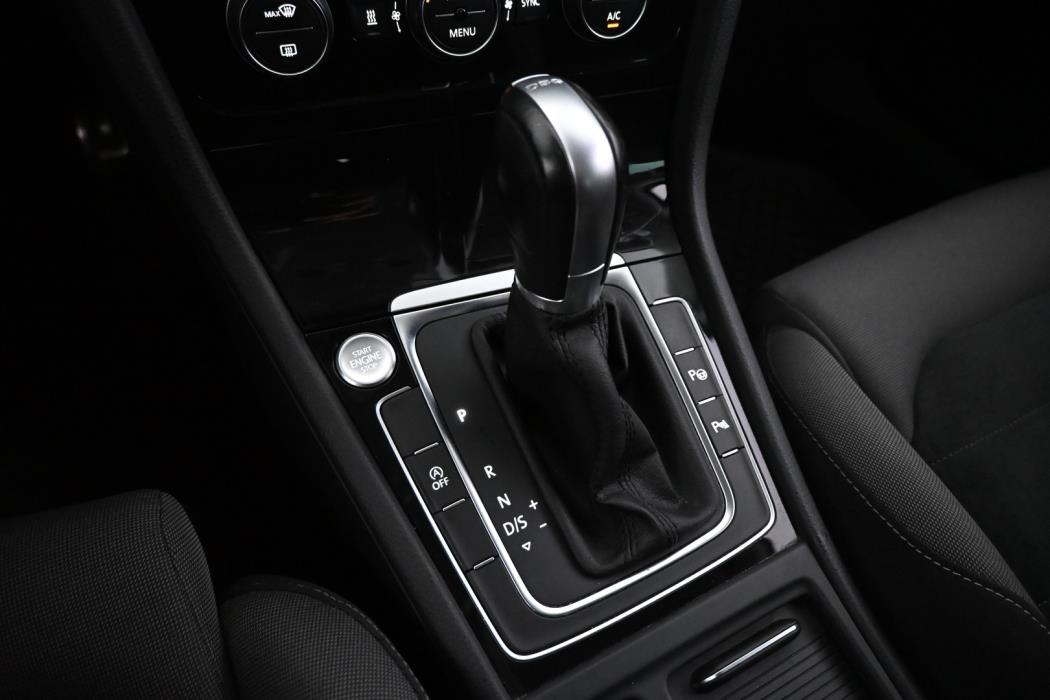 VOLKSWAGEN Golf 2018