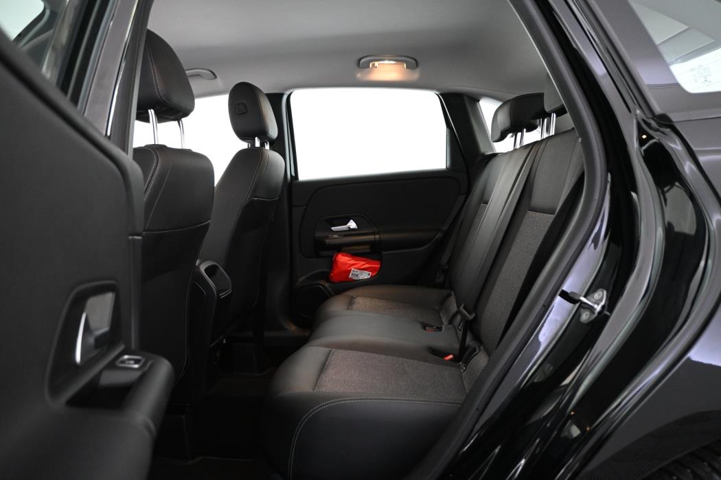 MERCEDES-BENZ B 2023