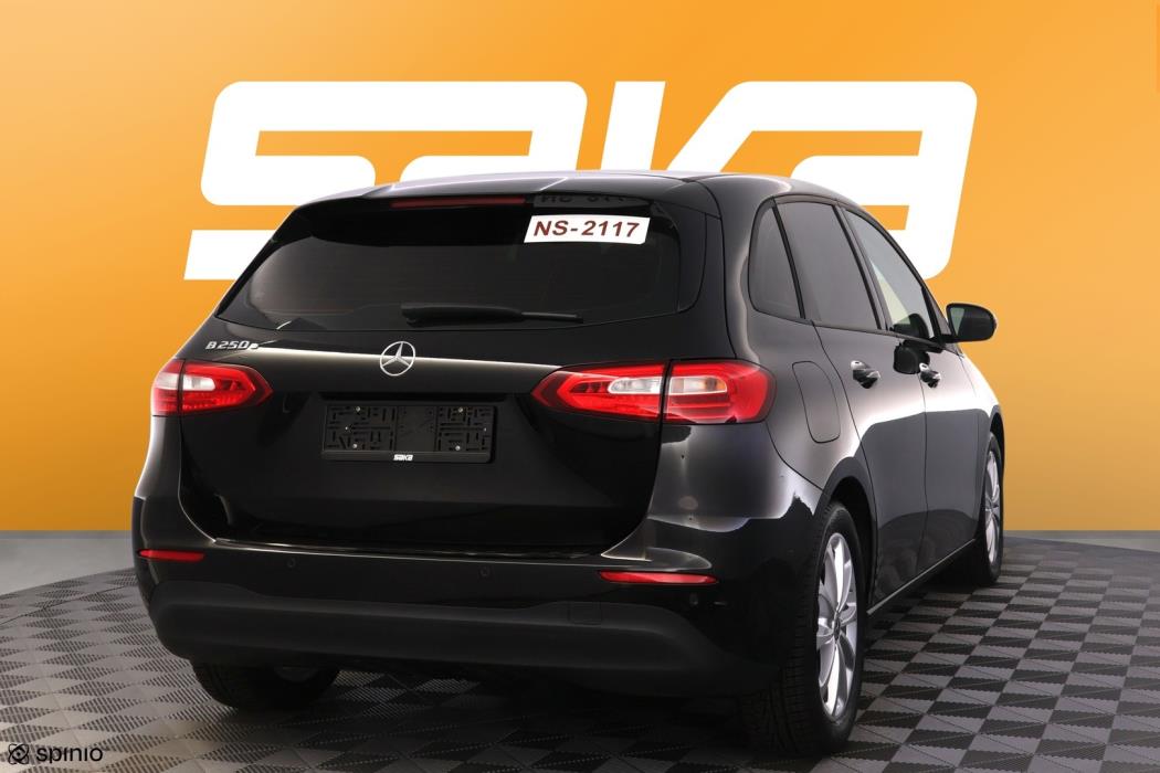 MERCEDES-BENZ B 2023