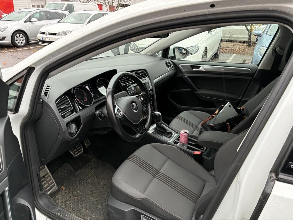 VOLKSWAGEN Golf 2017