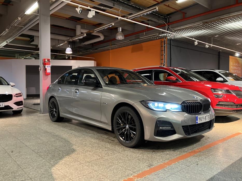 BMW 330 2022