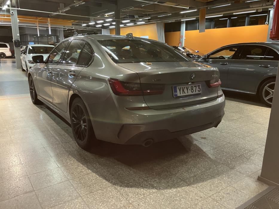 BMW 330 2022