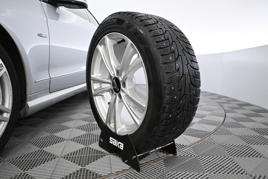 MERCEDES-BENZ E 2011