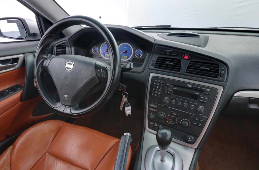 VOLVO V70 2004