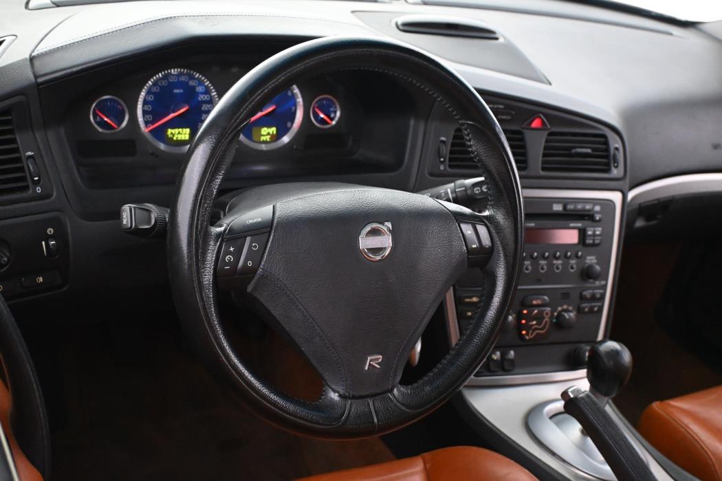 VOLVO V70 2004