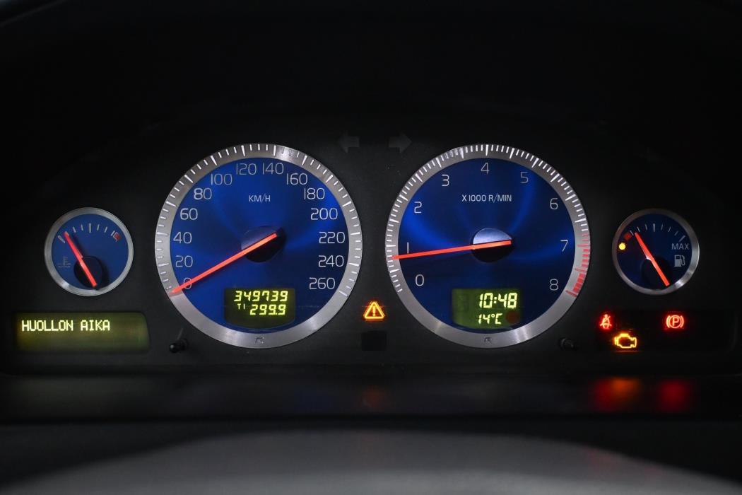VOLVO V70 2004