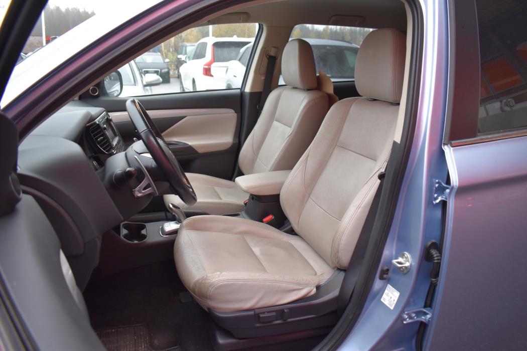 MITSUBISHI Outlander PHEV 2014