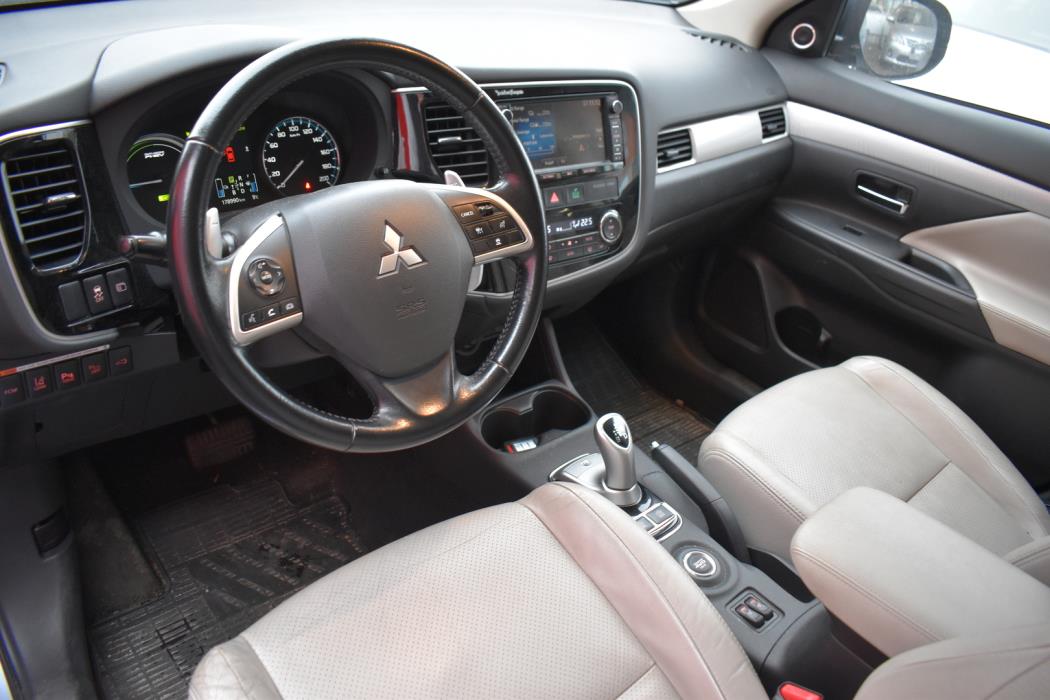 MITSUBISHI Outlander PHEV 2014