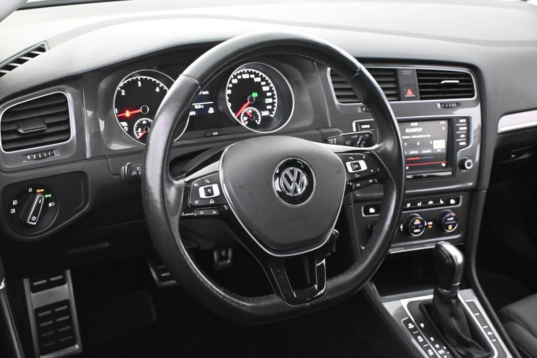 VOLKSWAGEN Golf 2016