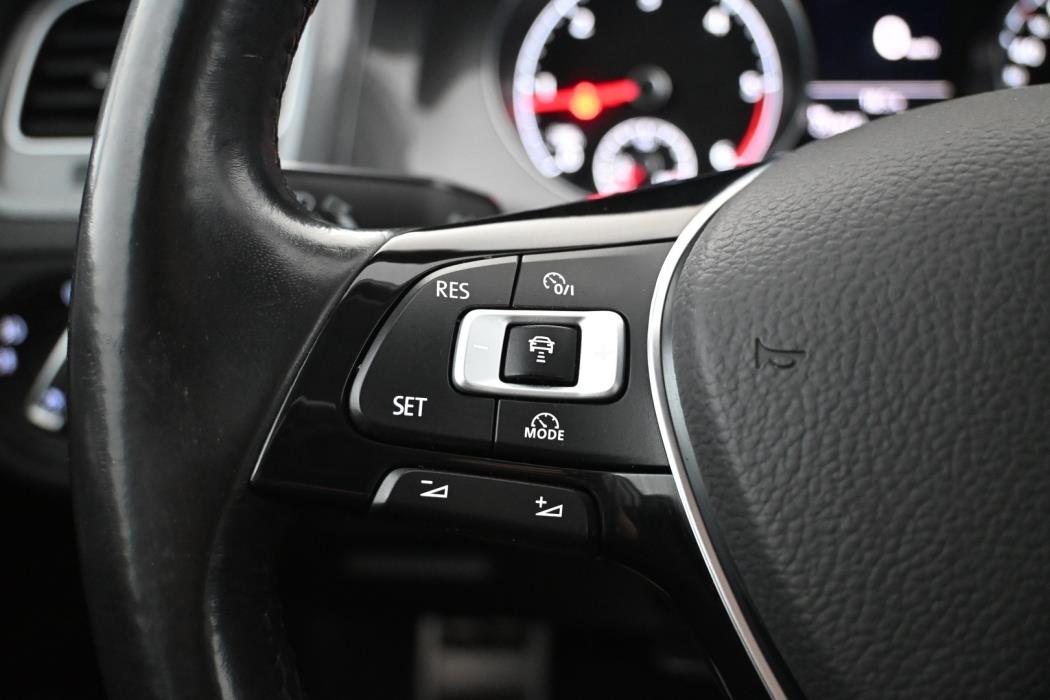 VOLKSWAGEN Golf 2016