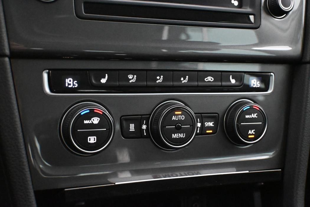 VOLKSWAGEN Golf 2016