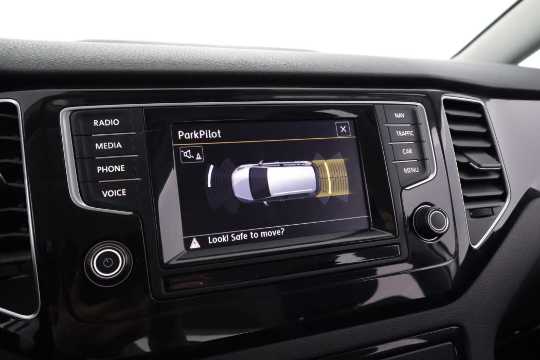 VOLKSWAGEN Golf Sportsvan 2015