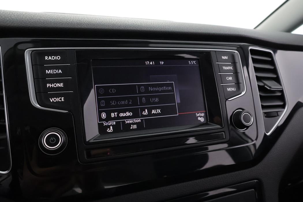 VOLKSWAGEN Golf Sportsvan 2015