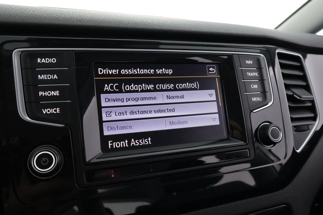VOLKSWAGEN Golf Sportsvan 2015