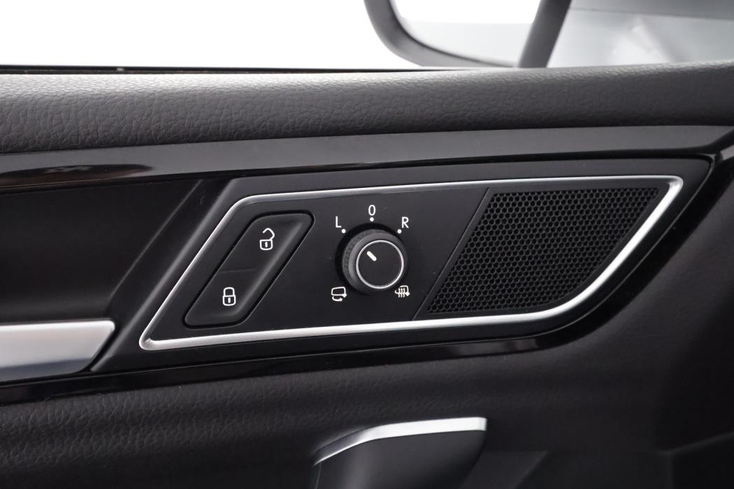 VOLKSWAGEN Golf Sportsvan 2015