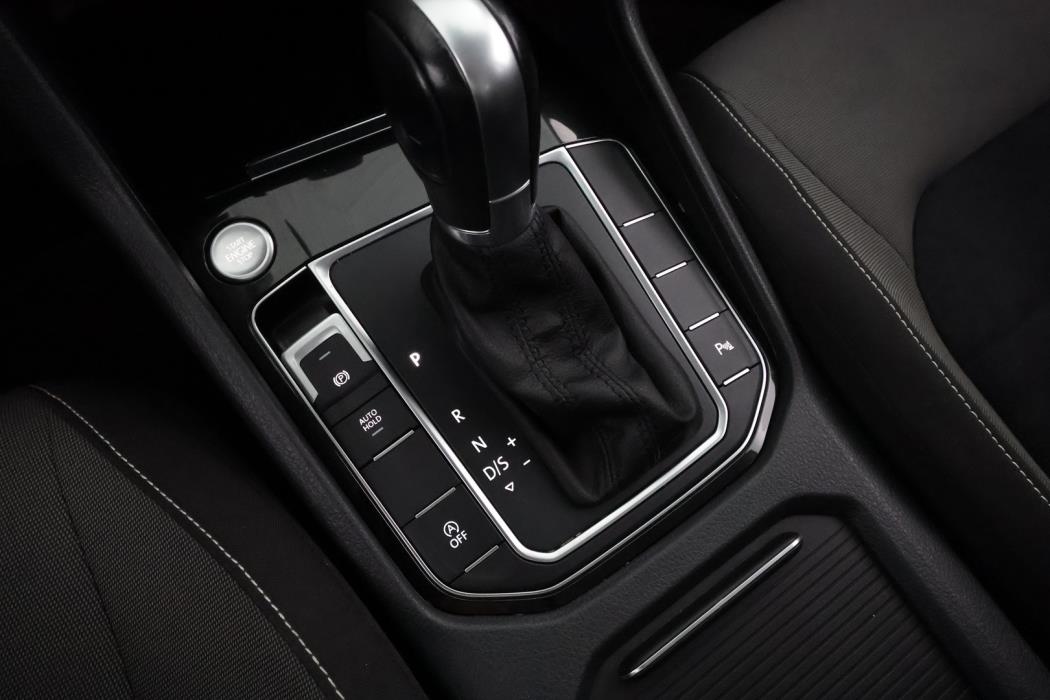 VOLKSWAGEN Golf Sportsvan 2015