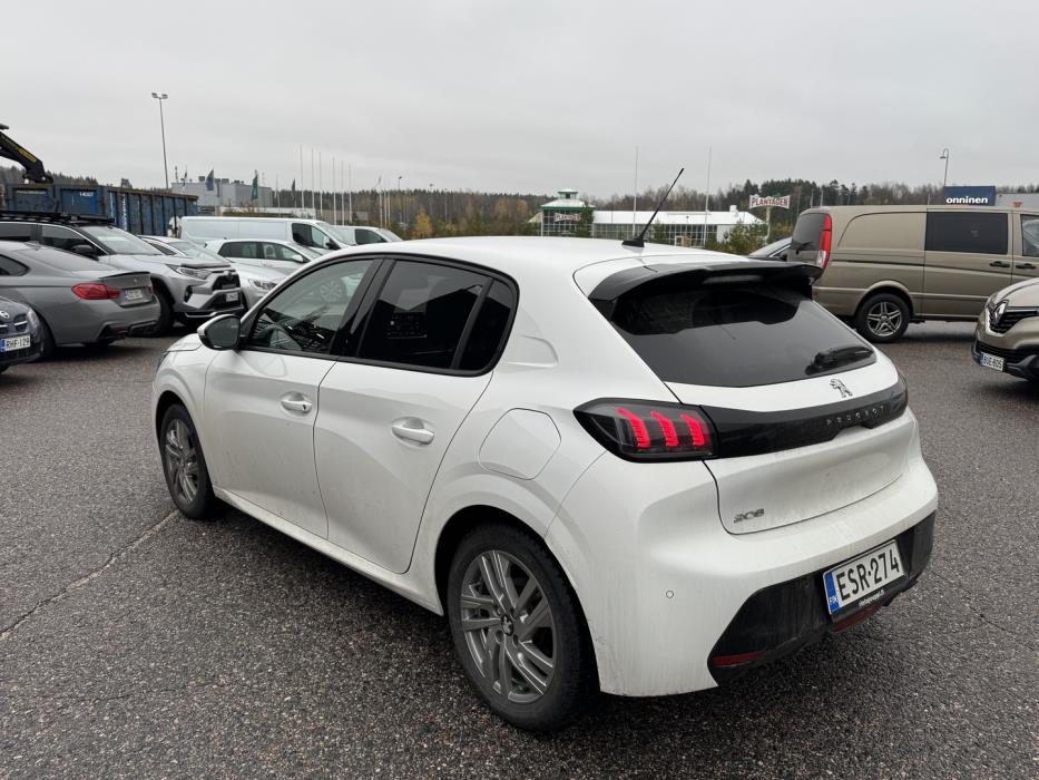 PEUGEOT 208 2021