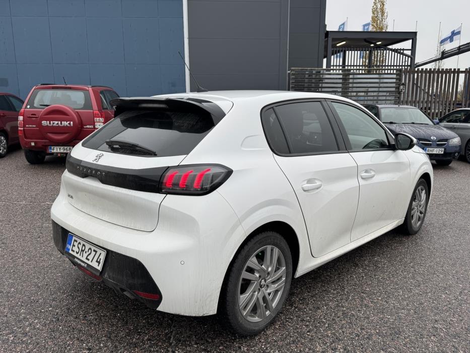 PEUGEOT 208 2021